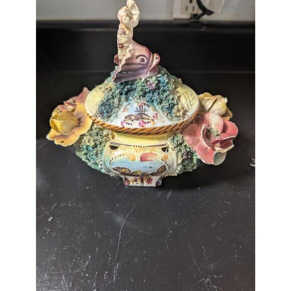 Italian covered bowl slight damage - Picture 8 of 8